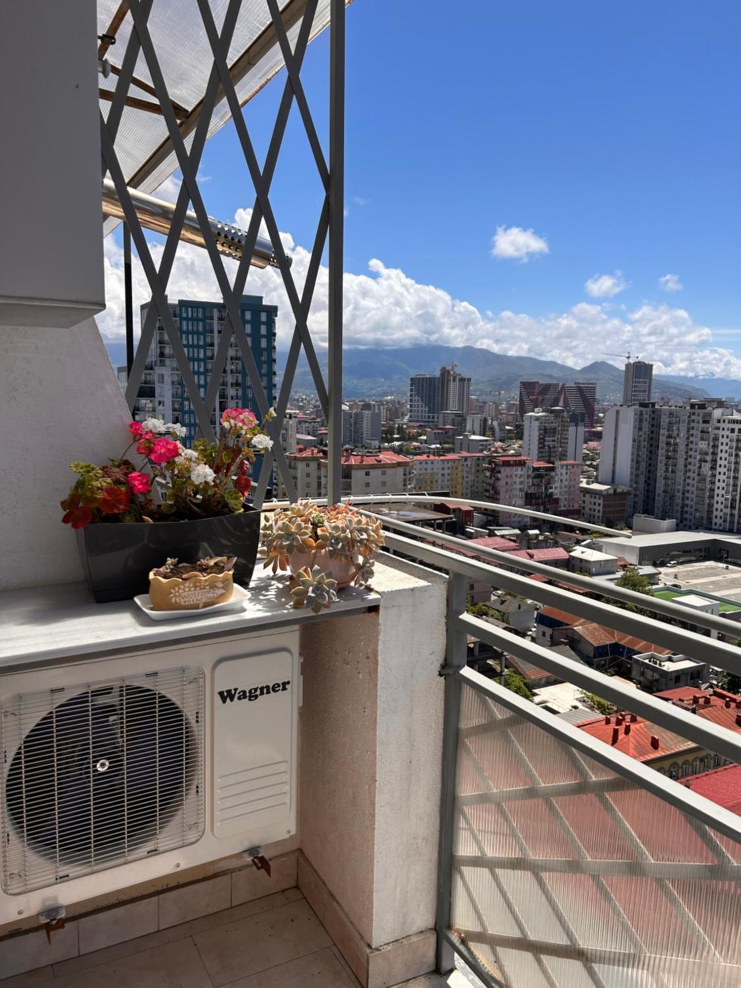 Თათულის Ბუდე -Tatuli Nest Apartment Батуми Екстериор снимка